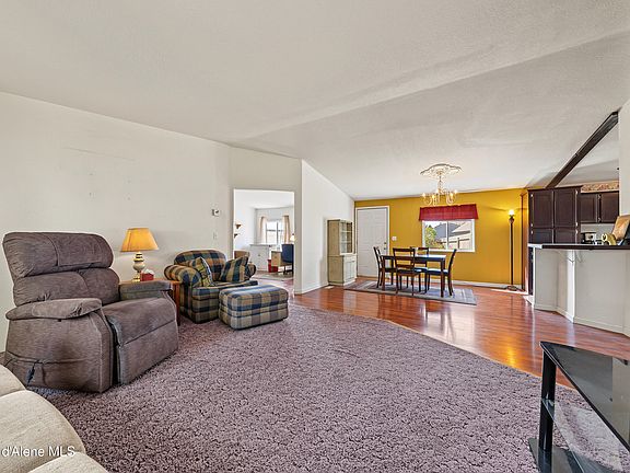 5th image of 103 W Petal Ct