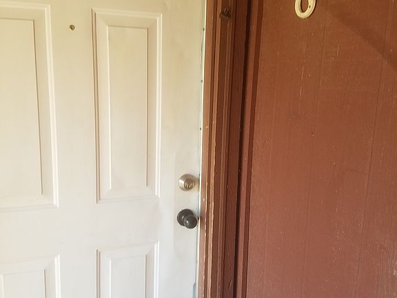 2nd image of 315 Vicksburg Cir APT 8