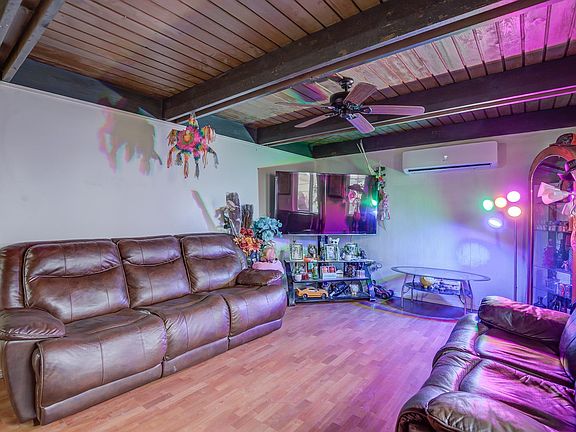 2nd image of 845 Olive St
