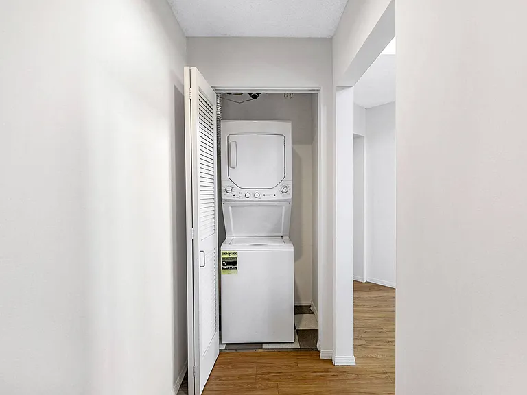 Uptown Lake Apartments — Photo 6