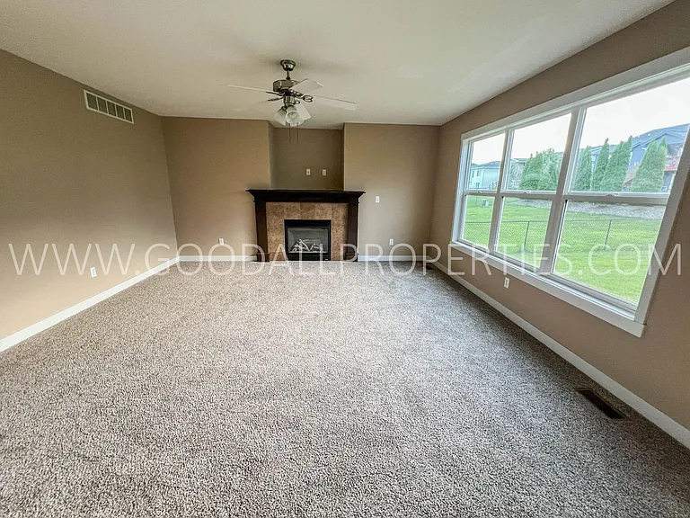 1903 SE Clover Ridge Dr — Photo 3