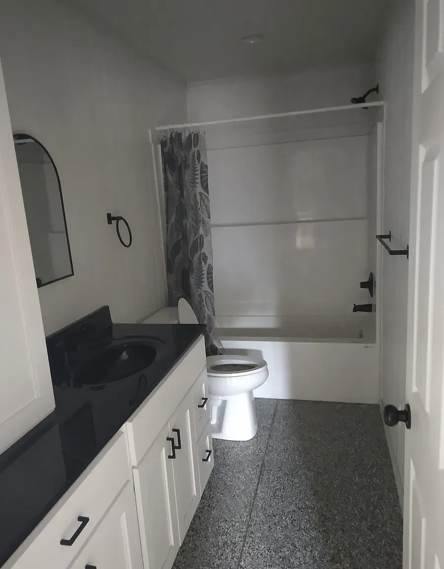 3 bed, 960 sqft, $1,300 — Photo 4