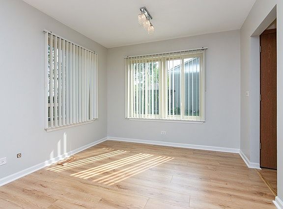5th image of 280 E Forest Knoll Dr