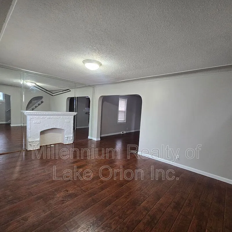 4 bed, 2.5 bath, 1550 sqft, $1,995 — Photo 3