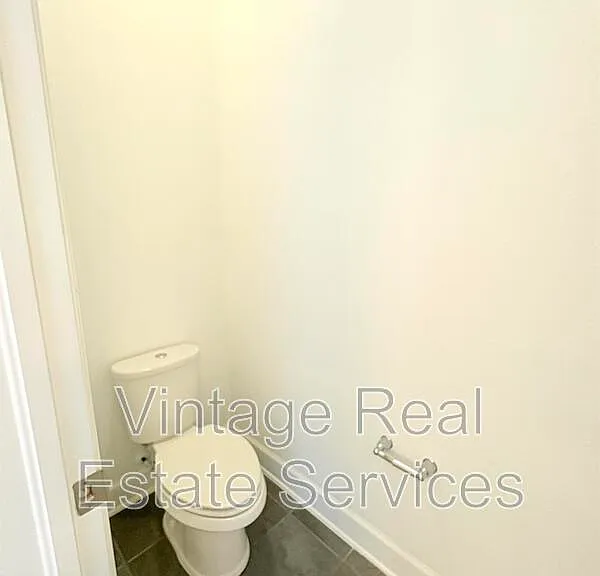 4645 Butler National Dr — Photo 25