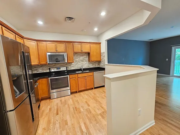 130 Trotter Rd APT 110, Weymouth, MA 02190