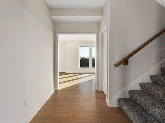 4th image of 1345 N Holland Ct