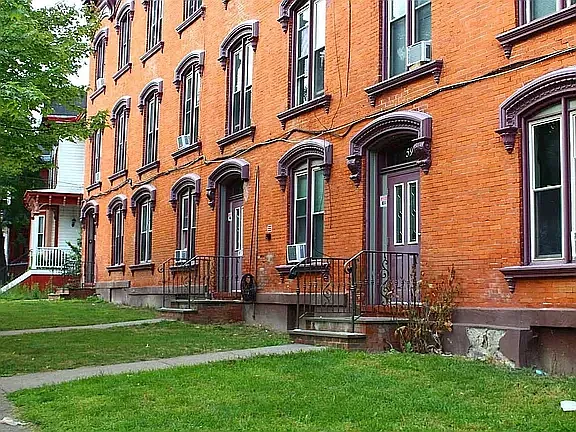 2 bed, $1,800 — Photo 3