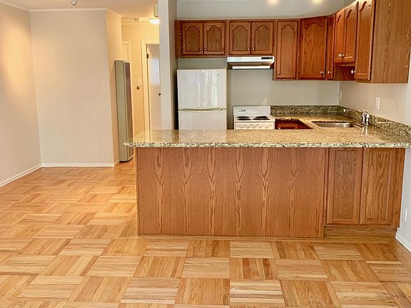 2nd image of 1425 Waller St APT 2