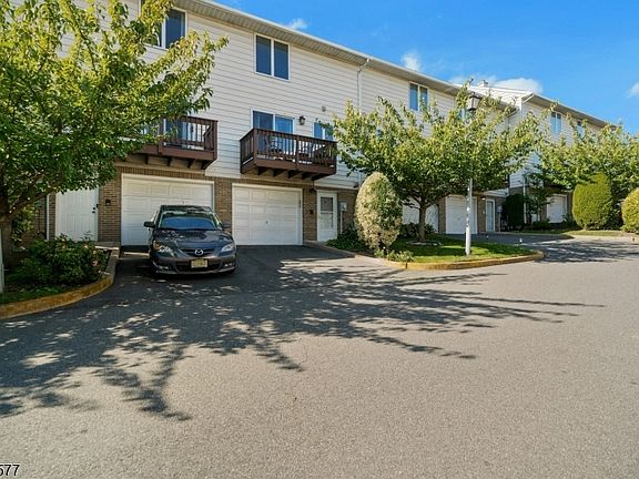 2nd image of 16 Westervelt Pl