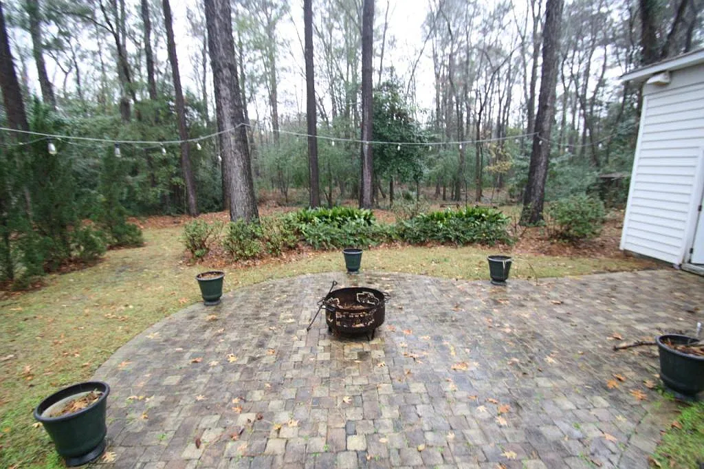 1879 Oleander Ct — Photo 3