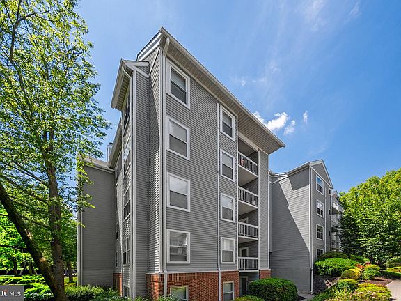 4th image of 3179 Summit Square Dr #2-E1