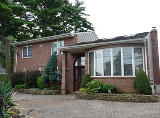 262 N Iowa Ave, Massapequa, NY 11758