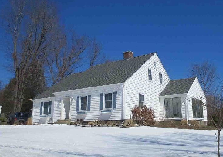 2nd image of 84 Brattle St