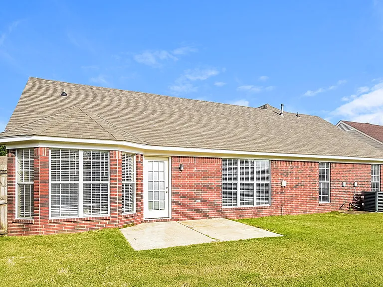 8169 Manhatten Dr — Photo 16