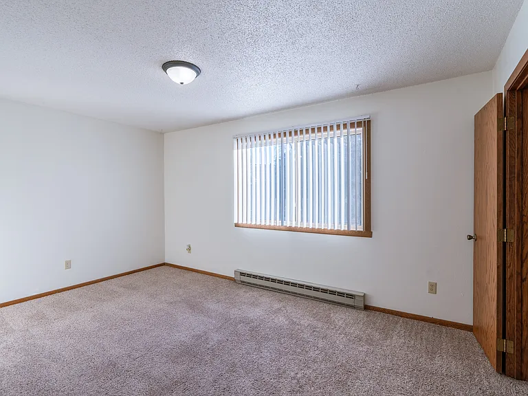 Grand Forks, ND Cedarwood Apartments | Bedroom
