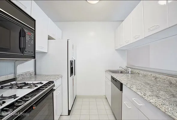 Sold by E Realty International Corp | media 12