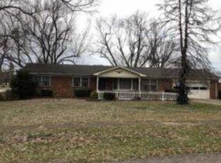 1135 W Crocus Dr, Radcliff, KY 40160