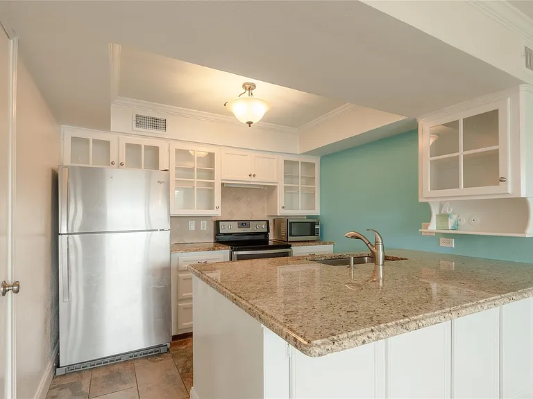 208 Waters Edge — Photo 10