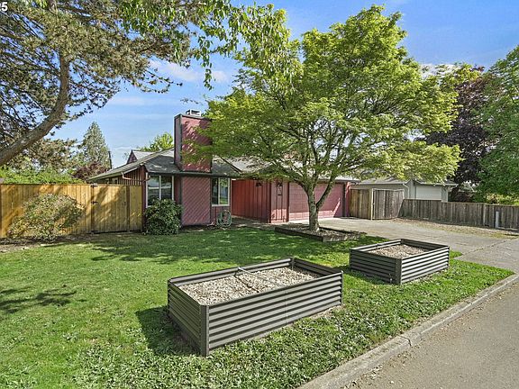 3rd image of 2725 NE Hyde St