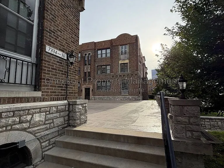 7336 Forsyth Blvd #104 — Photo 3