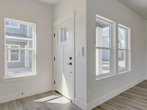 4th image of 489 E Heron Park St