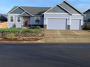 530 Lavender St, Silverton, OR 97381