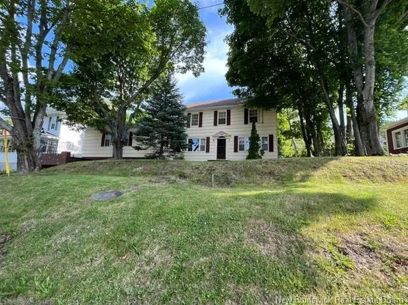 526 Montgomery St, Dalhousie, NB E8C 2A7