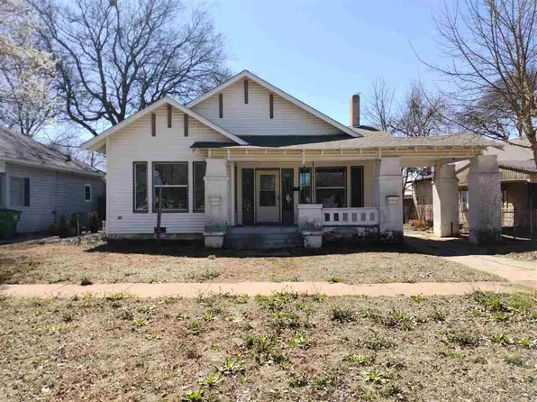 220 E Kansas St, Walters, OK 73572