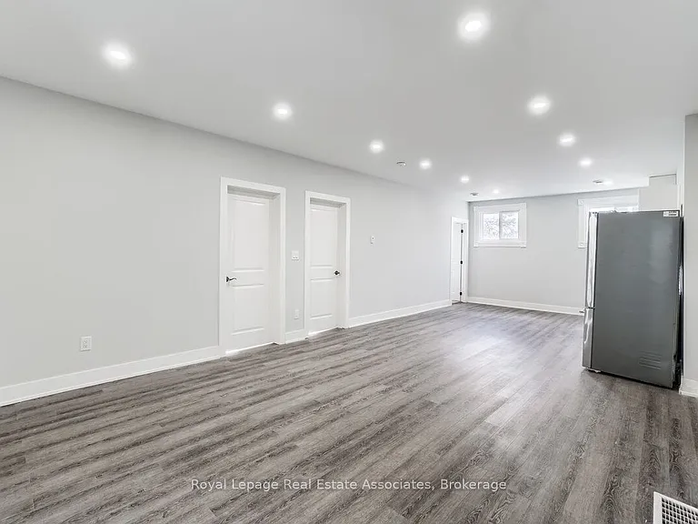 39 Welland Ave S #2 — Photo 6