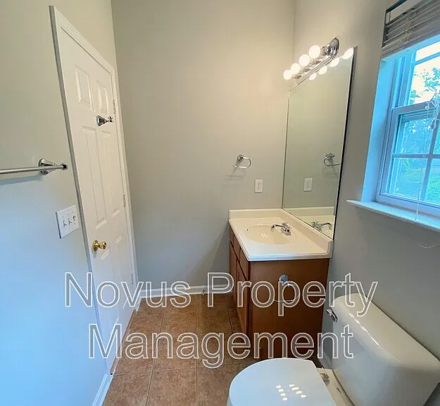 145 Bowen St #C4 — Photo 11
