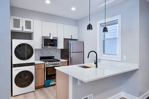 1807 S Laflin St #1 Photo 1
