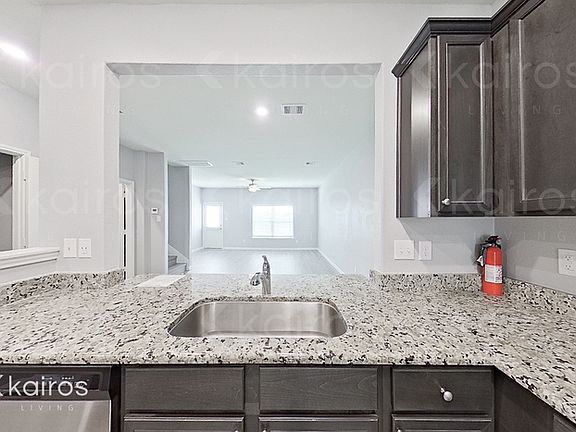 4th image of 10702 Hillside Creek Dr