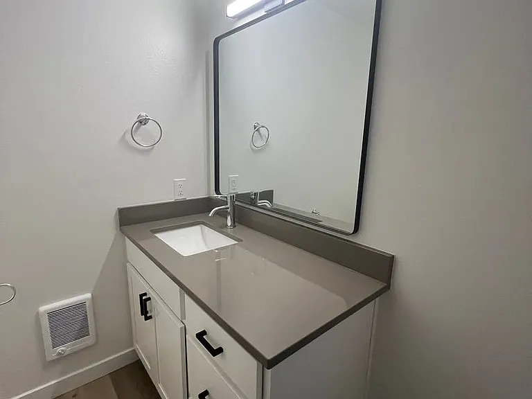 Newly Remodeled Kennedy Park Apartments! — Photo 16