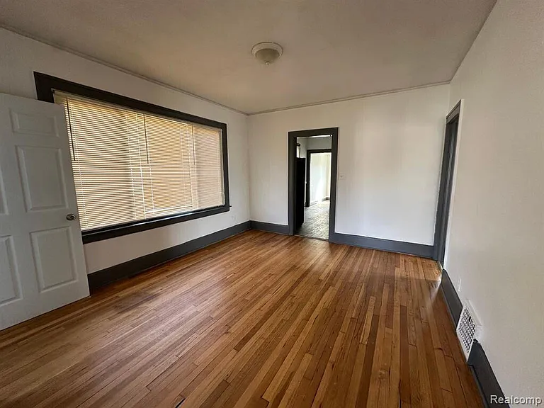 734 Ashland Ave — Photo 3