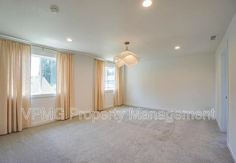 935 SE 36th St — Photo 34