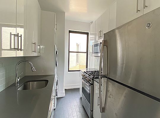1st image of 901 Washington Ave #610