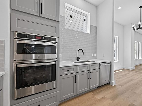 4th image of 1103 Wilson St