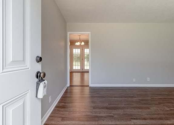 4th image of 3088 Azelda St