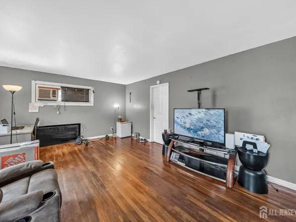 101 Marjorie St, Cliffwood, NJ 07721