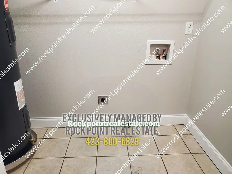 1130 Maple Tree Ln — Photo 9