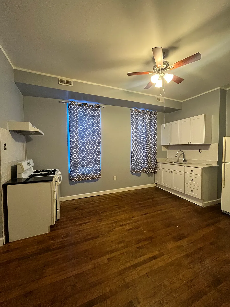 Building Photo - 2417 S Albany Ave #3F
