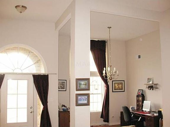 foyer/dining room