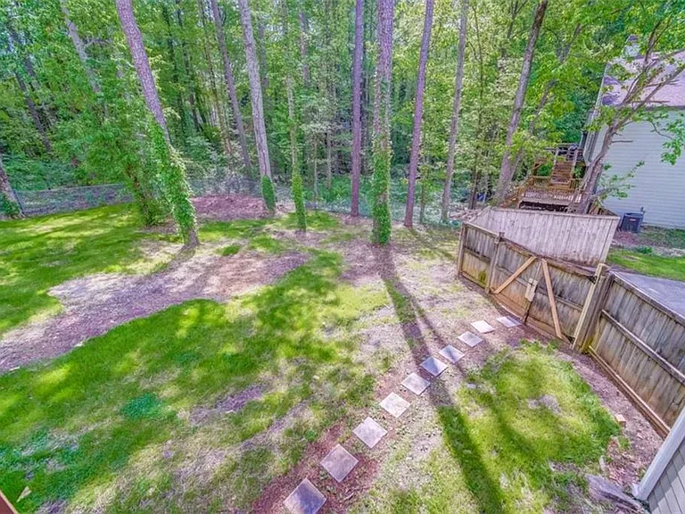 2218 Woodfern Dr — Photo 18