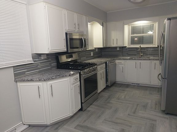 3rd image of 10628 Essex St