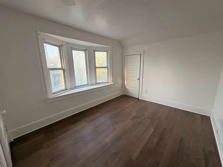 238 E Pearl St — Photo 16