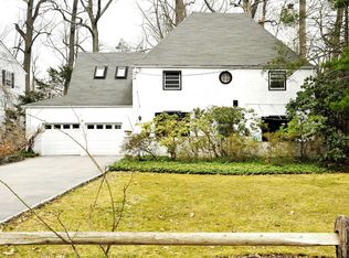 42 Richbell Rd, White Plains, NY 10605