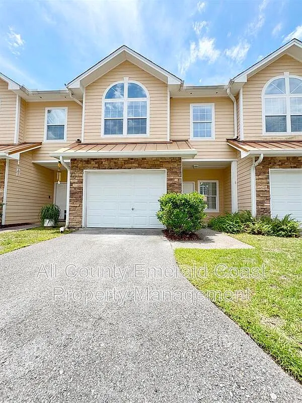 3 bed, 2.5 bath, 1350 sqft, $1,950 — Photo 2