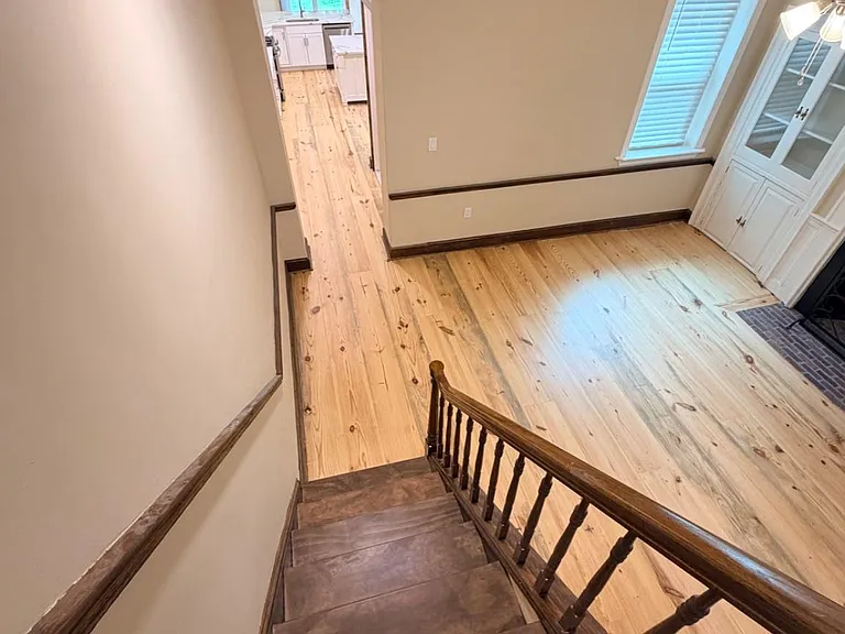121 E Union St — Photo 16