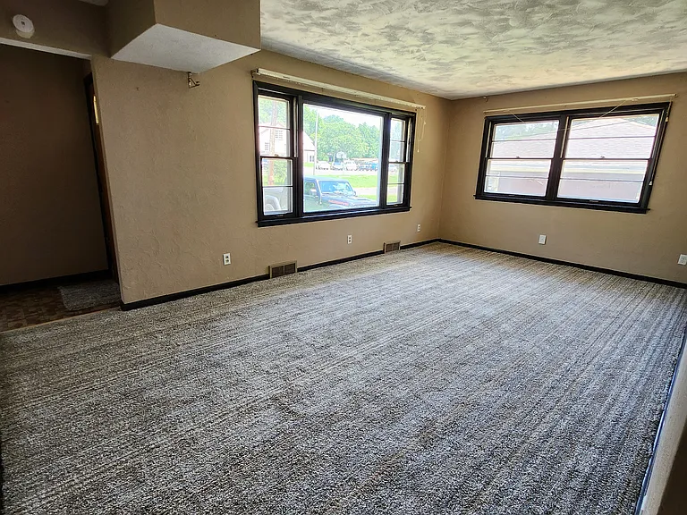 2116 W Kettelle St — Photo 3
